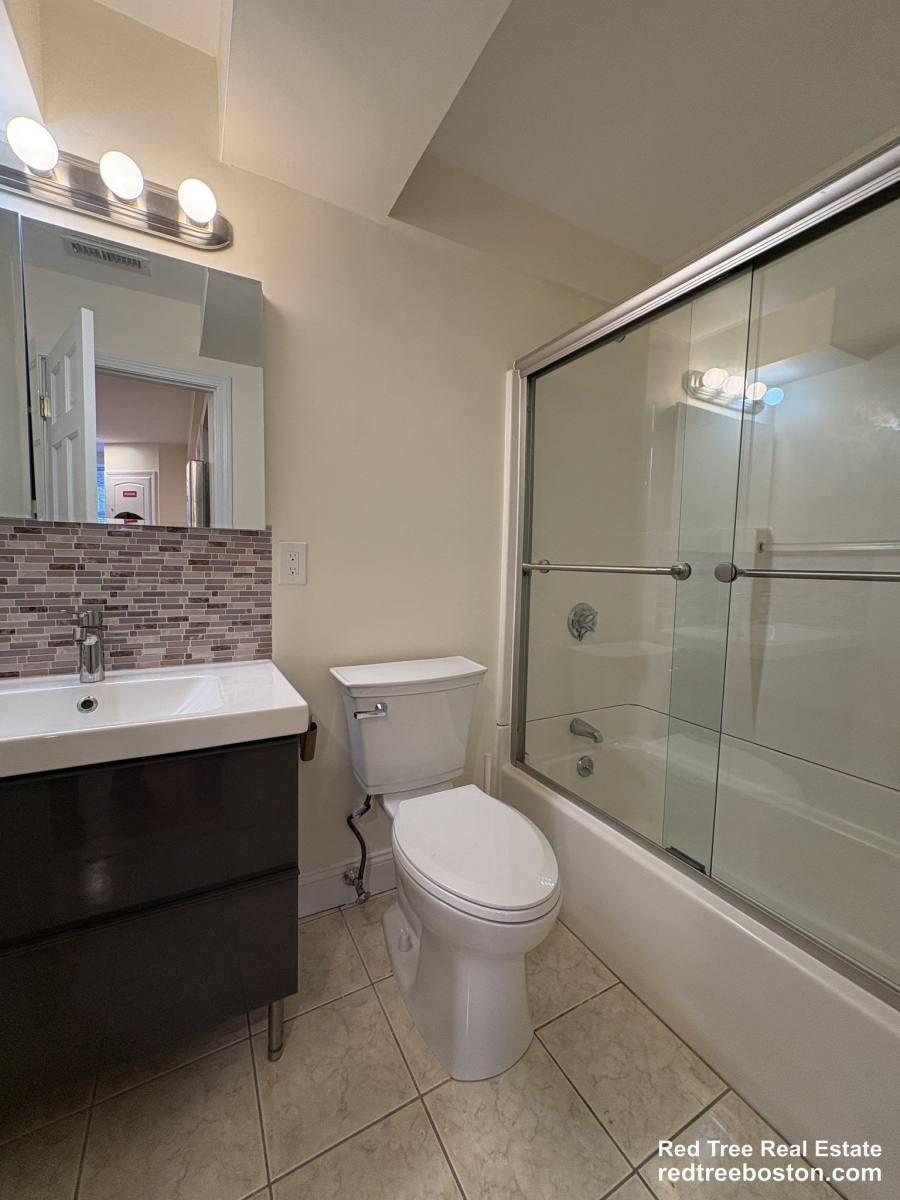 Apartment for rent at 1801 Beacon St #1, Brookline, MA 02445