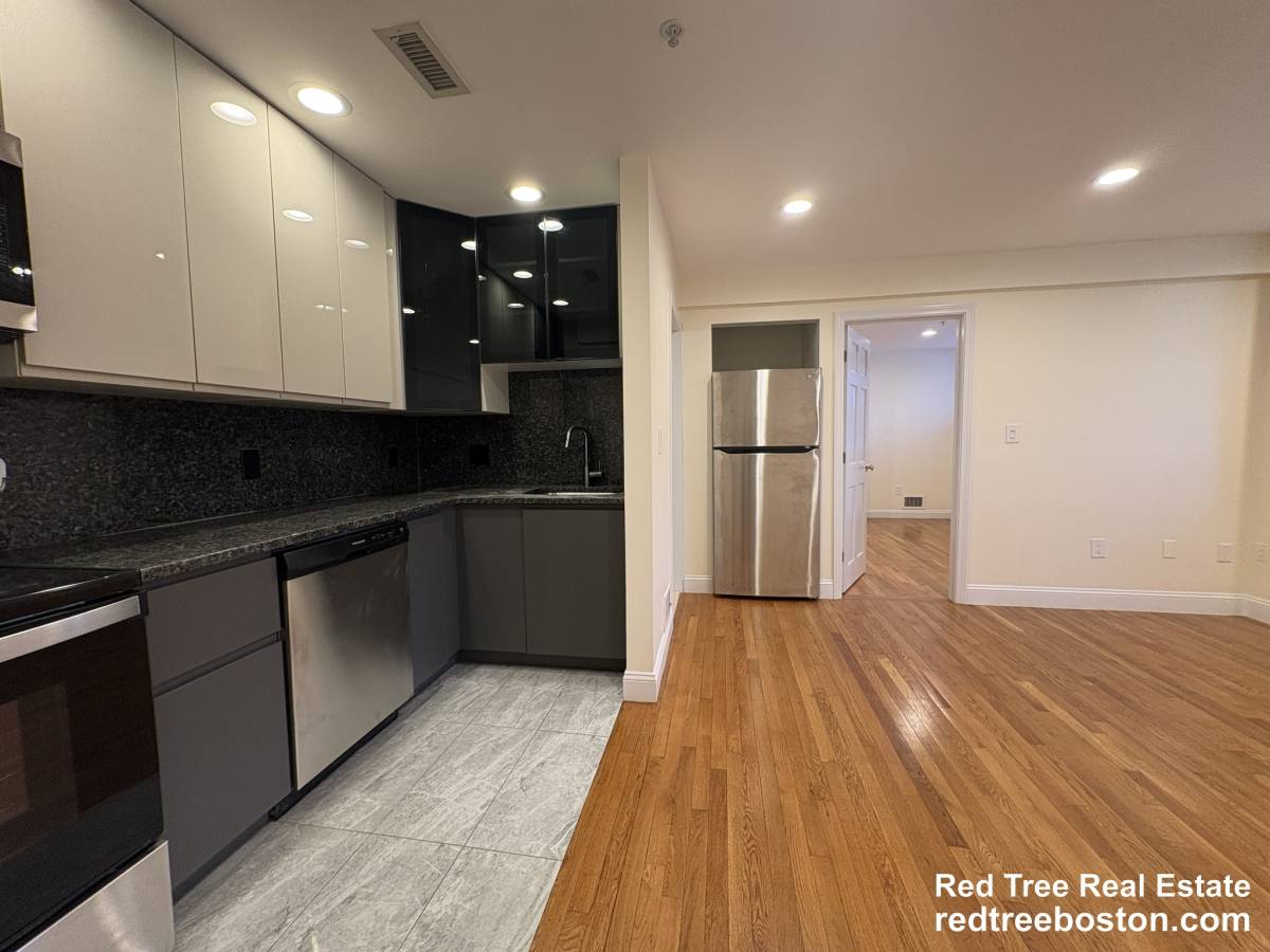 Apartment for rent at 1801 Beacon St #1, Brookline, MA 02445