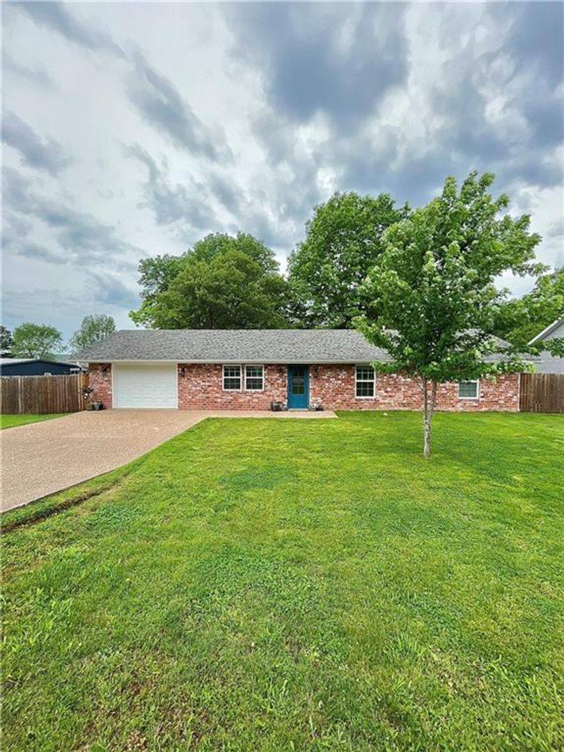 House for rent at 721 Dockery Lane, Fayetteville, AR 72701
