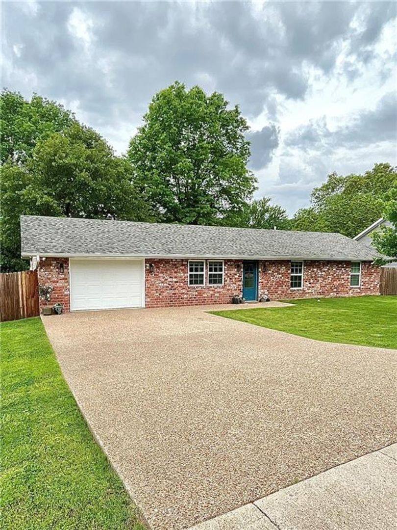 House for rent at 721 Dockery Lane, Fayetteville, AR 72701