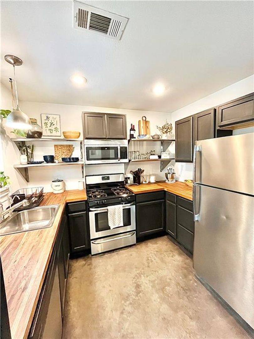 House for rent at 721 Dockery Lane, Fayetteville, AR 72701