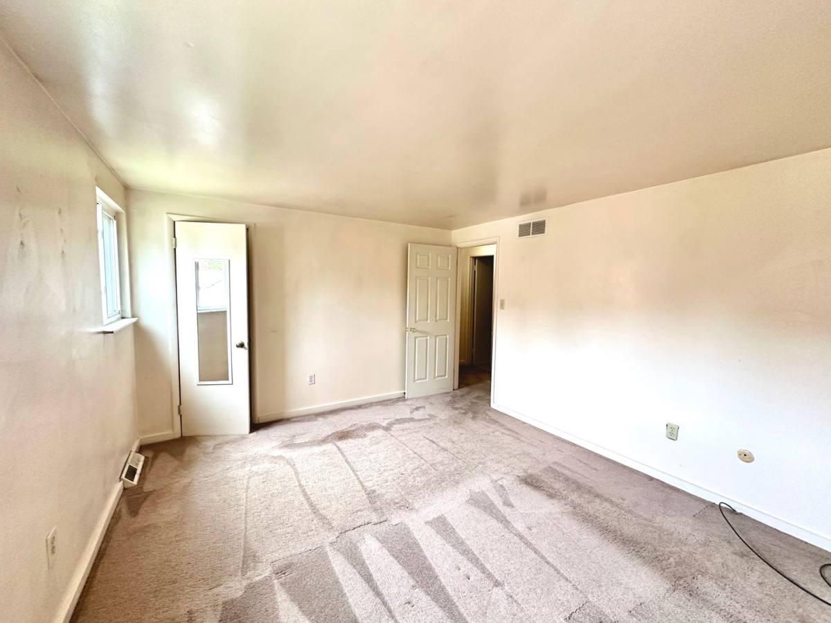 Townhouse for rent at 3305 W Run Rd, Homestead, PA 15120