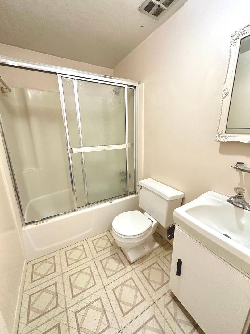 Townhouse for rent at 3305 W Run Rd, Homestead, PA 15120