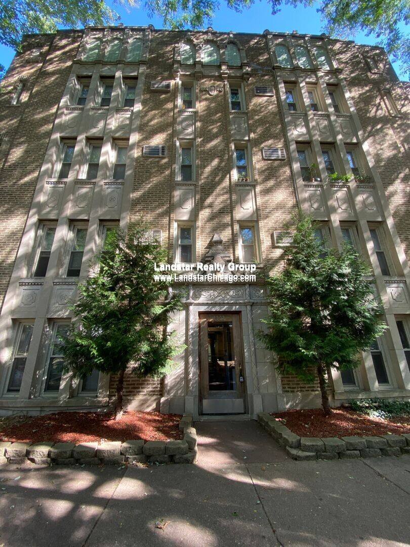 Apartment for rent at 1332 W Hood #204, Chicago, IL 60660