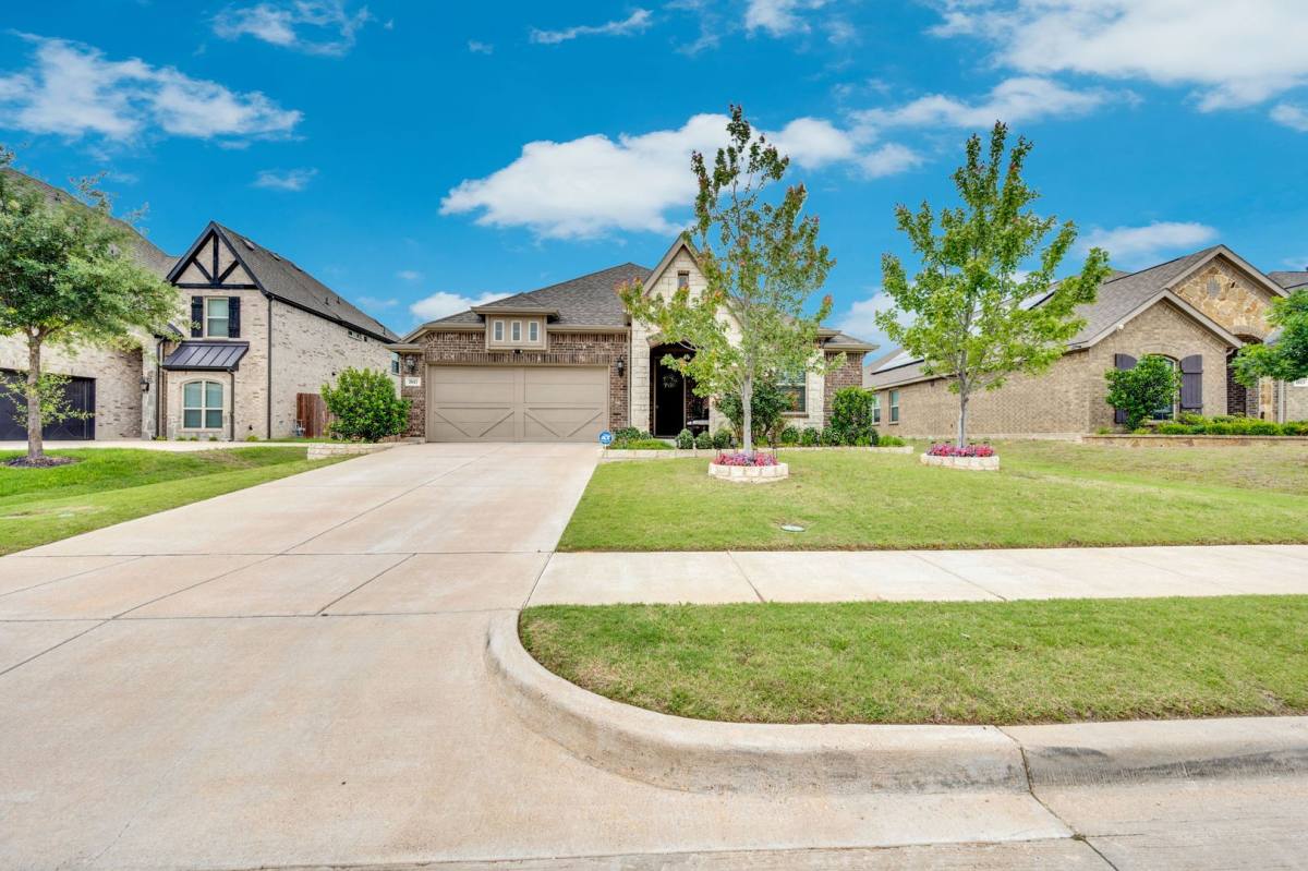 House for rent at 2617 Grouse Hollow Way, Midlothian, TX 76065