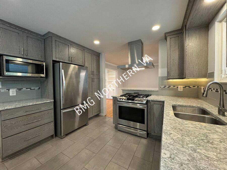 House for rent at 5406 Gainsborough Dr, Fairfax, VA 22032