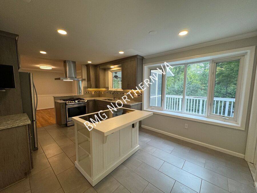 House for rent at 5406 Gainsborough Dr, Fairfax, VA 22032