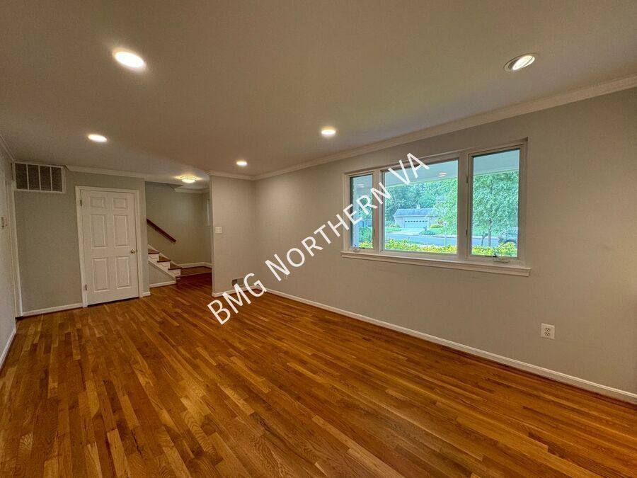 House for rent at 5406 Gainsborough Dr, Fairfax, VA 22032