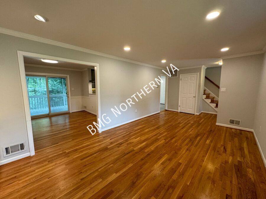 House for rent at 5406 Gainsborough Dr, Fairfax, VA 22032
