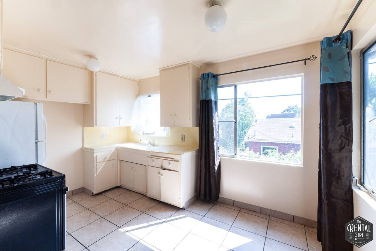 Apartment for rent at 3757 Glendon Ave #D, Los Angeles, CA 90034