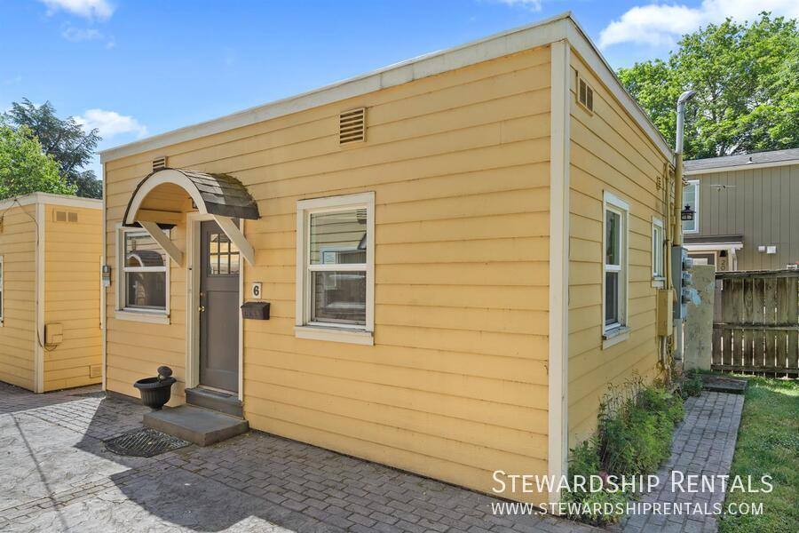 Apartment for rent at 2024 Emerald St #6, Eugene, OR 97403