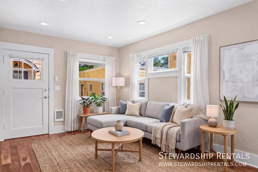 Apartment for rent at 2024 Emerald St #6, Eugene, OR 97403