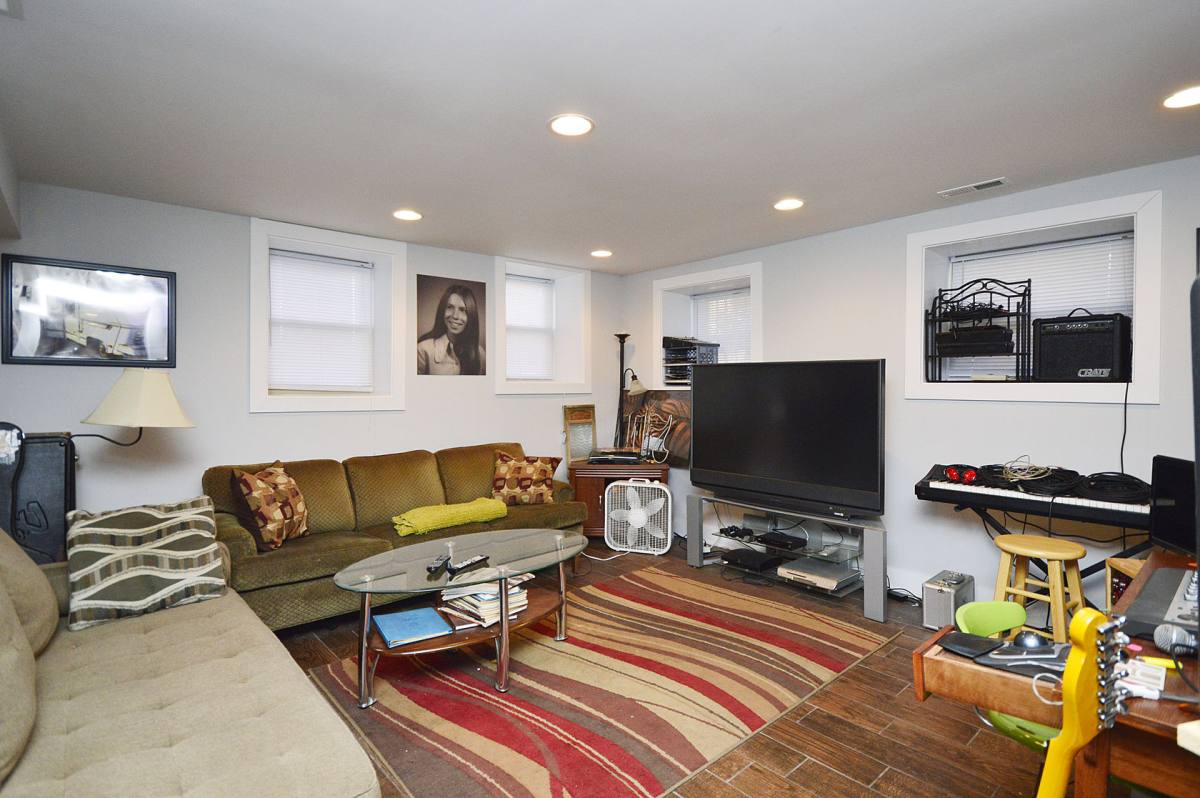 Apartment for rent at 1501 W Superior St #1F, Chicago, IL 60642
