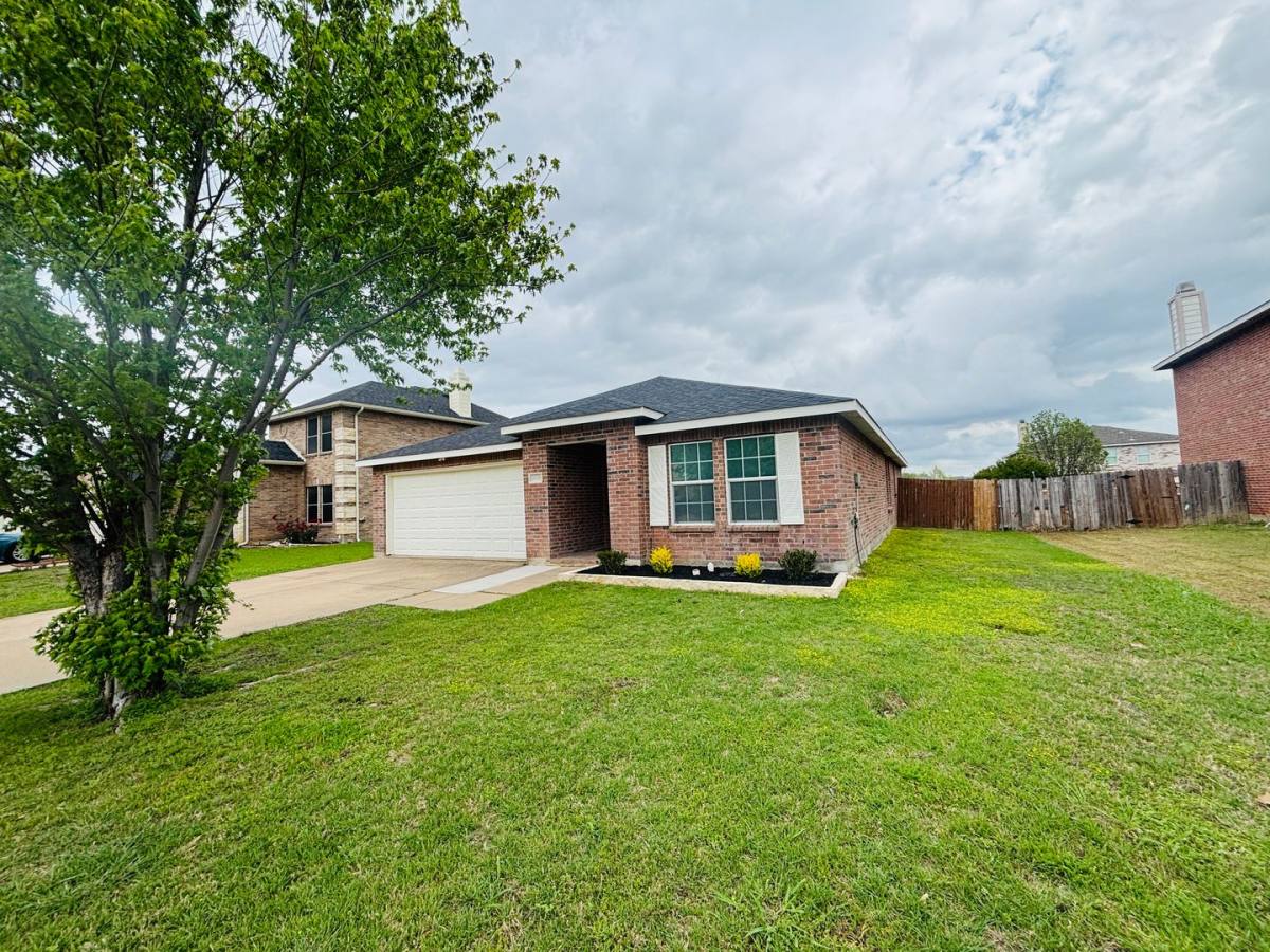 House for rent at 8119 Lost Canyon Trail, Arlington, TX 76002