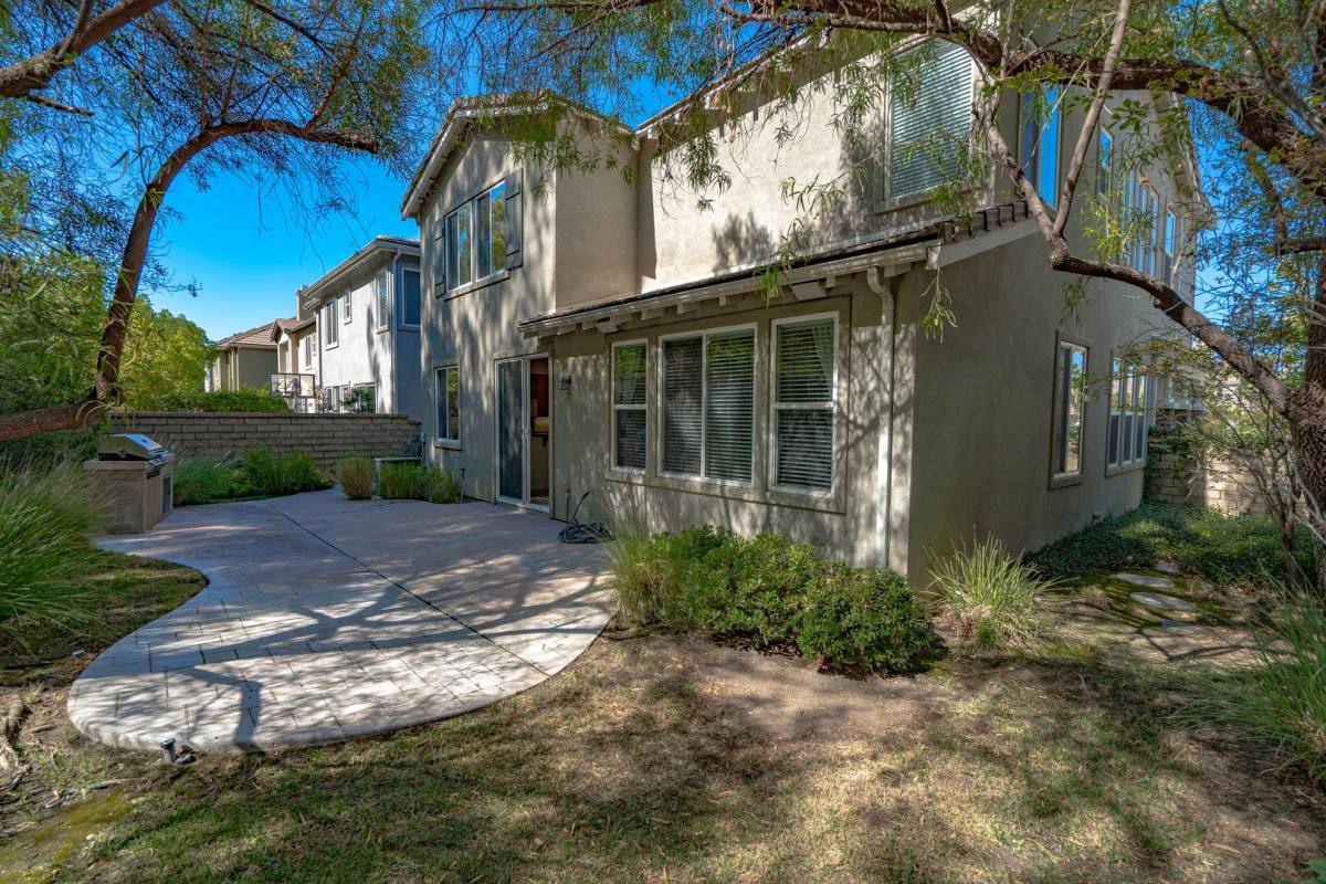 House for rent at 27552 Weeping Willow Dr, Valencia, CA 91354