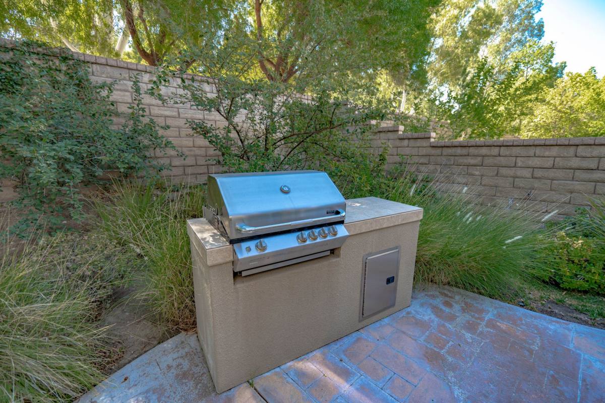 House for rent at 27552 Weeping Willow Dr, Valencia, CA 91354