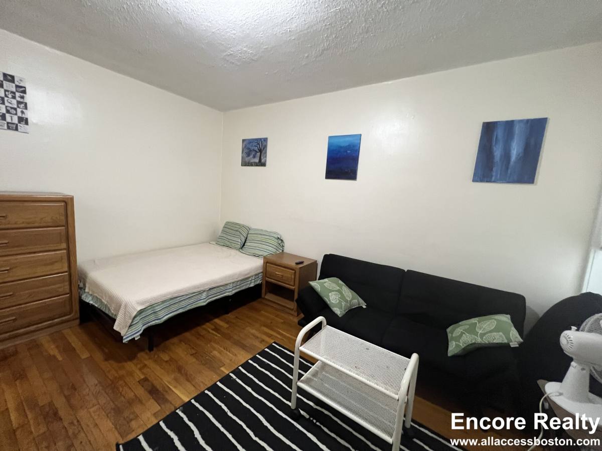 Apartment for rent at 364 Riverway #5, Boston, MA 02115