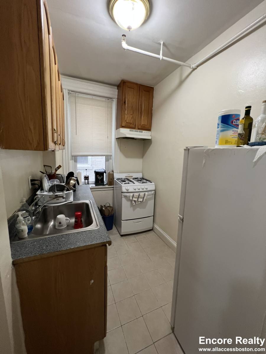 Apartment for rent at 364 Riverway #5, Boston, MA 02115
