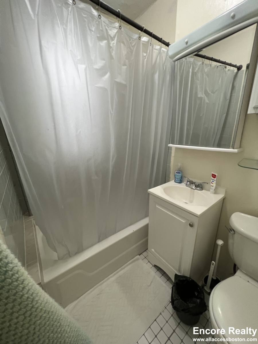 Apartment for rent at 364 Riverway #5, Boston, MA 02115