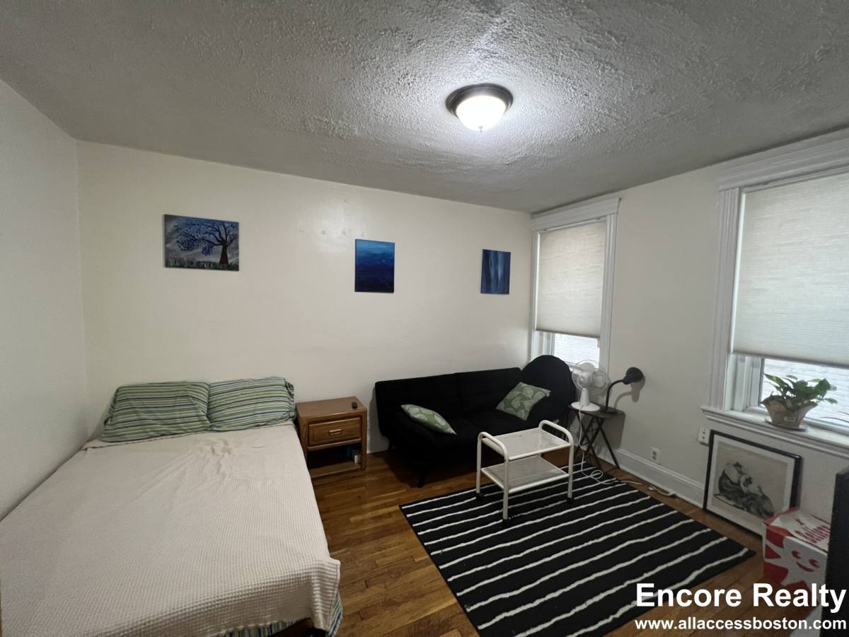 Apartment for rent at 364 Riverway #5, Boston, MA 02115