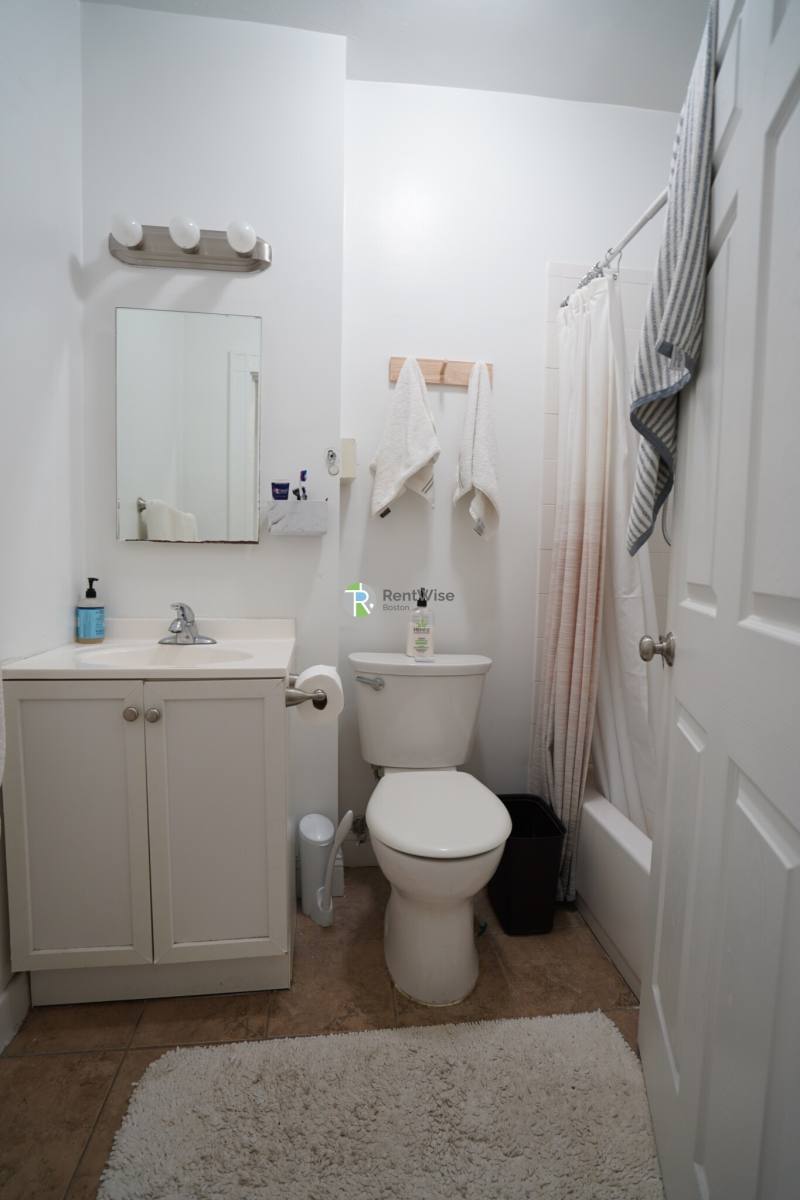 Apartment for rent at 230 Walnut St #31B, Newtonville, MA 02460