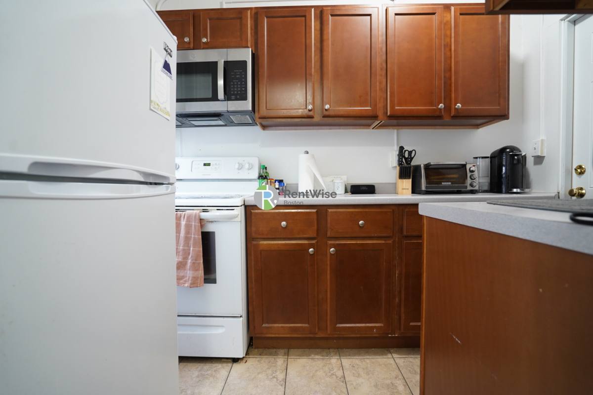 Apartment for rent at 230 Walnut St #31B, Newtonville, MA 02460