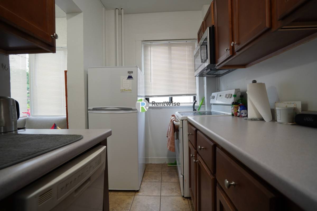 Apartment for rent at 230 Walnut St #31B, Newtonville, MA 02460