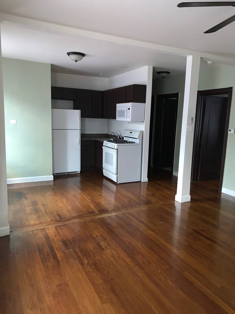 Apartment for rent at 4425-31 N Milwaukee Ave, Chicago, IL 60630