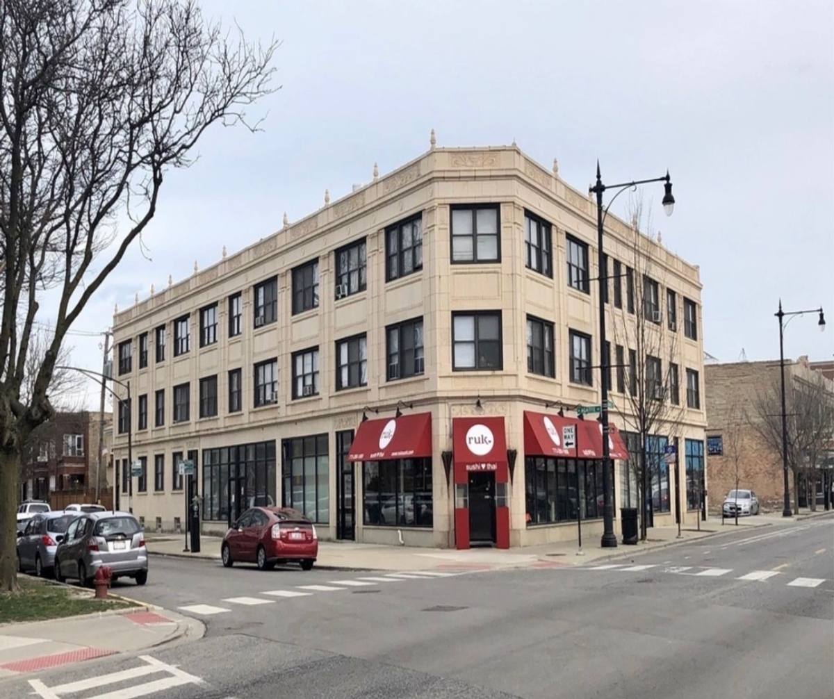 Apartment for rent at 4425-31 N Milwaukee Ave, Chicago, IL 60630