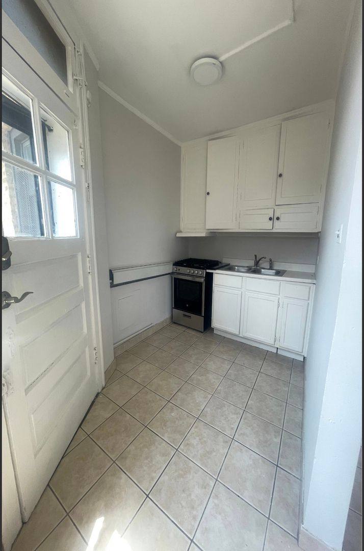 Apartment for rent at 4425-31 N Milwaukee Ave, Chicago, IL 60630
