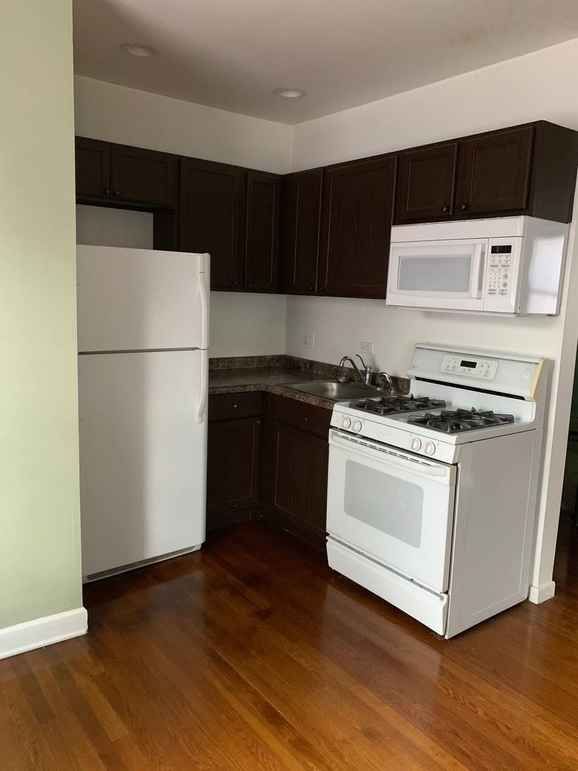Apartment for rent at 4425-31 N Milwaukee Ave, Chicago, IL 60630