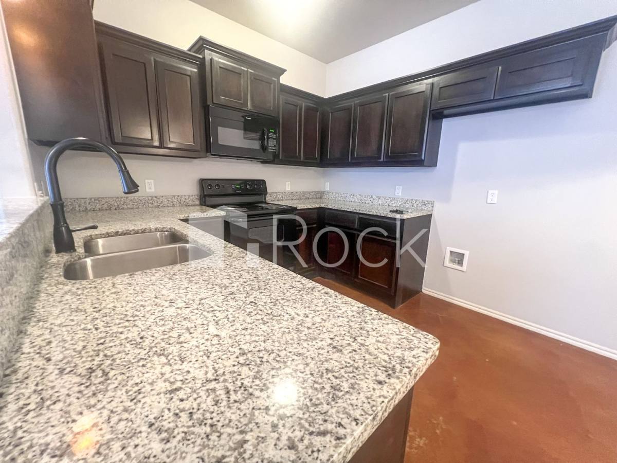 Apartment for rent at 1837 Post Oak Rd, El Reno, OK 73036