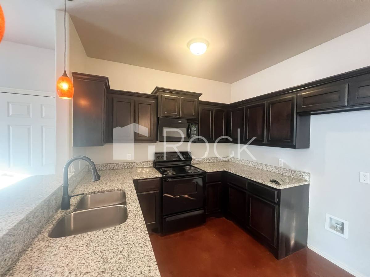 Apartment for rent at 1837 Post Oak Rd, El Reno, OK 73036