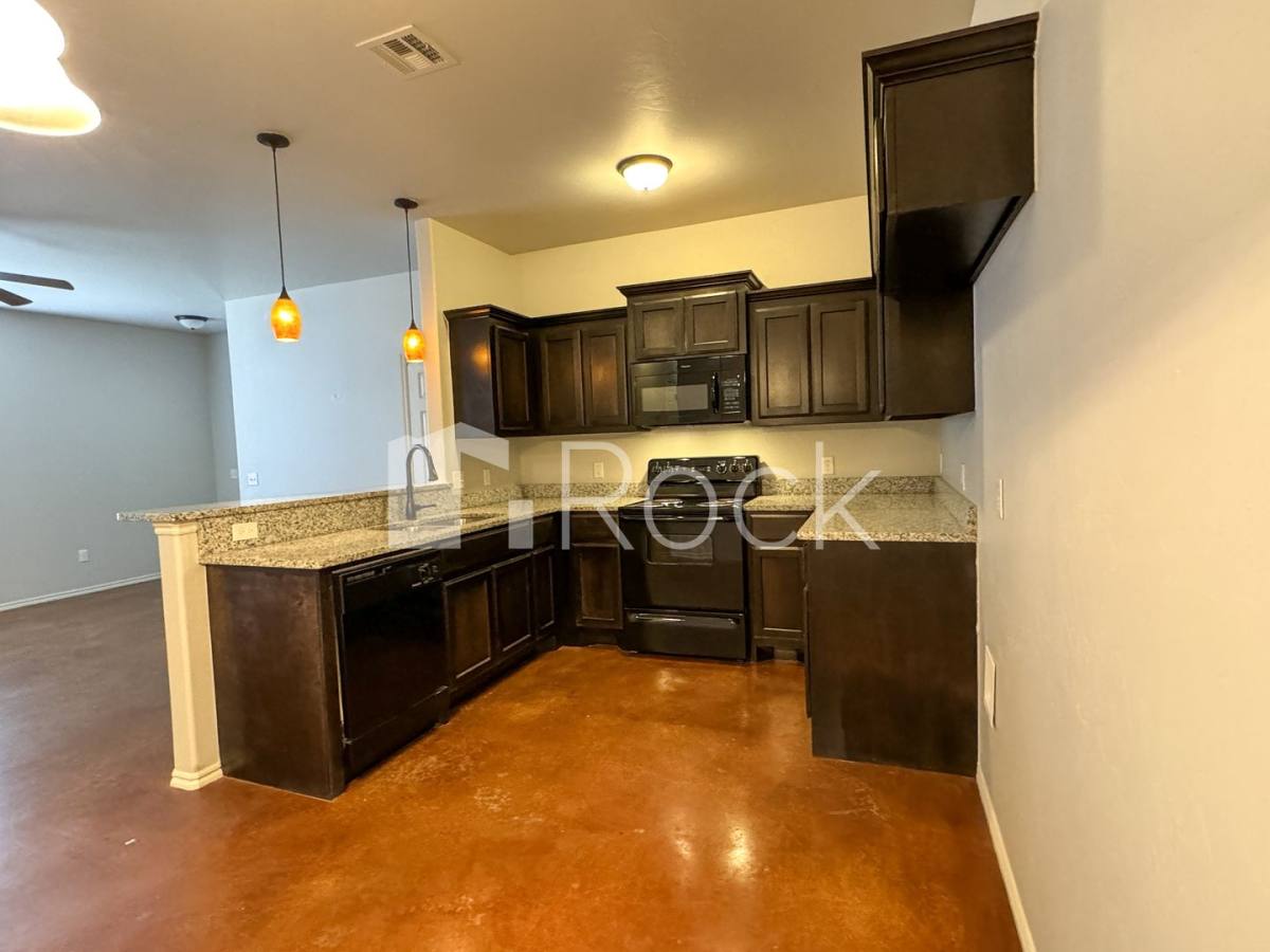 Apartment for rent at 1837 Post Oak Rd, El Reno, OK 73036