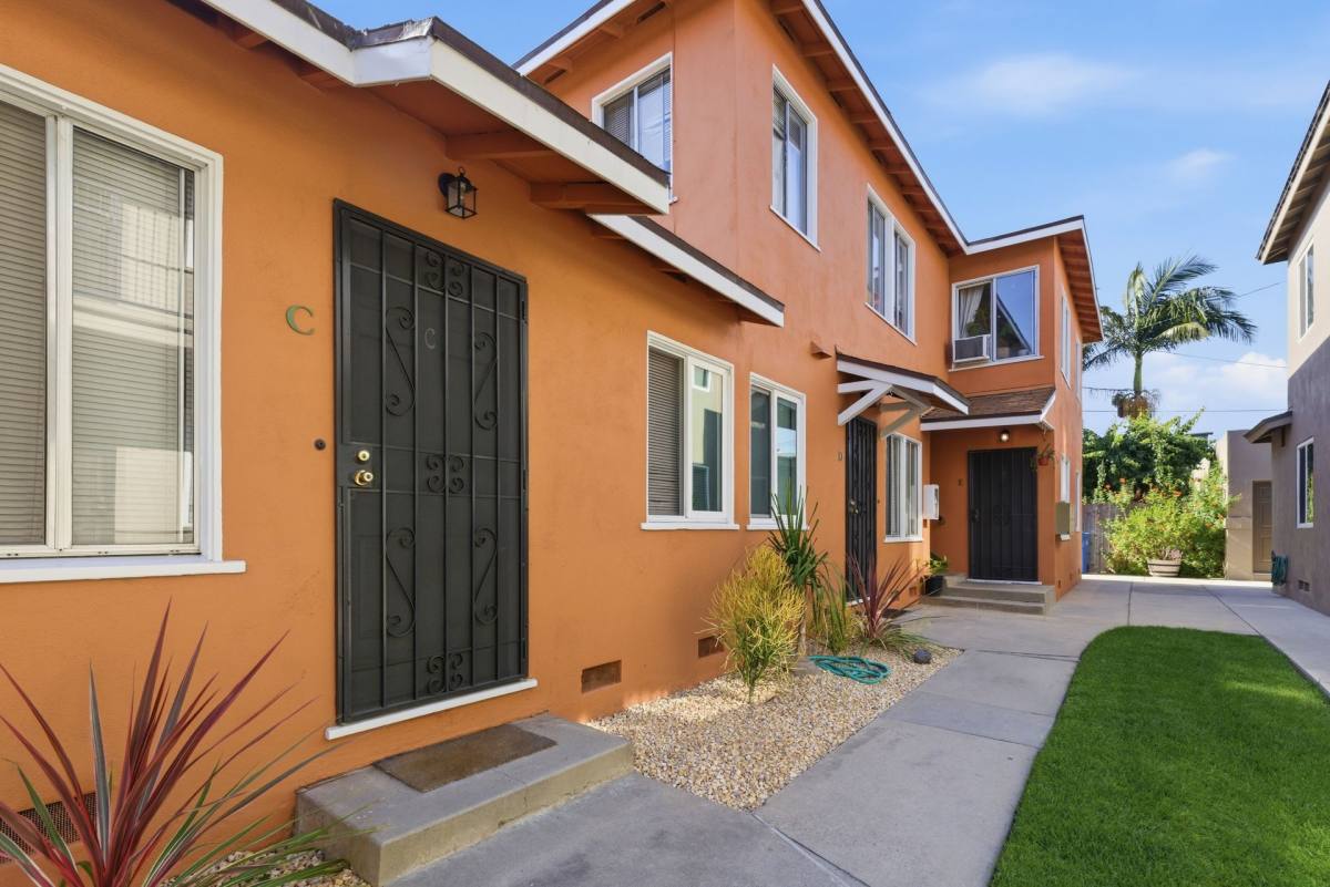Apartment for rent at 3009 E 3rd St, Long Beach, CA 90814