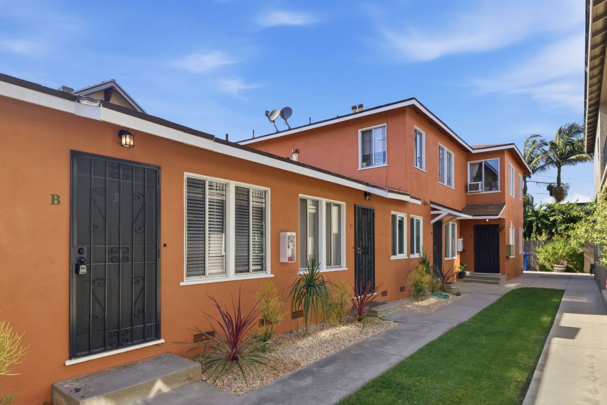 Apartment for rent at 3009 E 3rd St, Long Beach, CA 90814