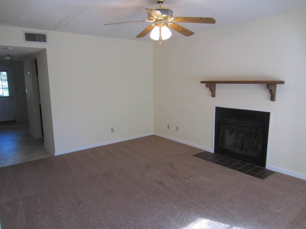 Townhouse for rent at 4 B Wooddale Dr, Valdosta, GA 31602