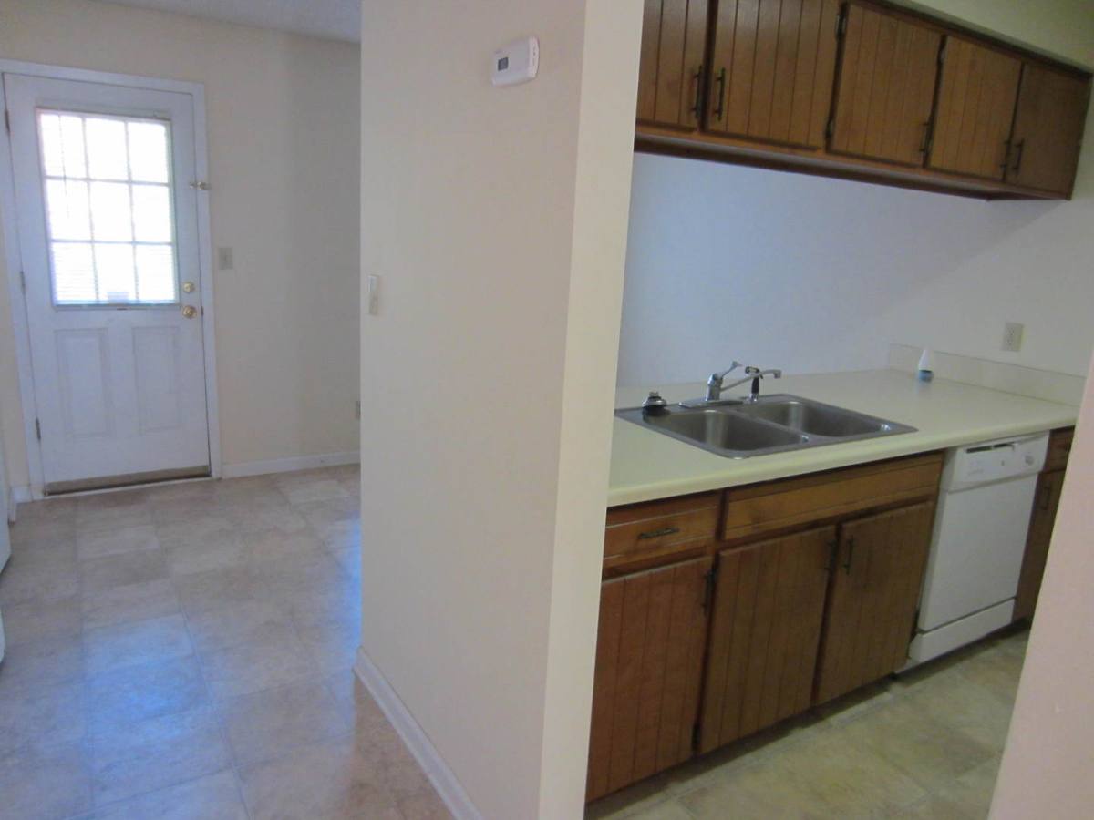 Townhouse for rent at 4 B Wooddale Dr, Valdosta, GA 31602