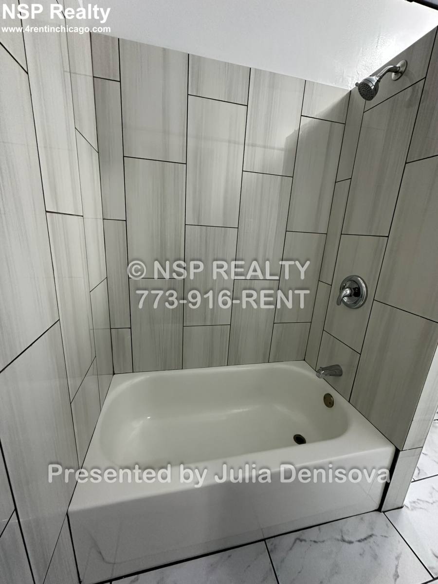 Apartment for rent at 5662 N Ridge #1E, Chicago, IL 60660