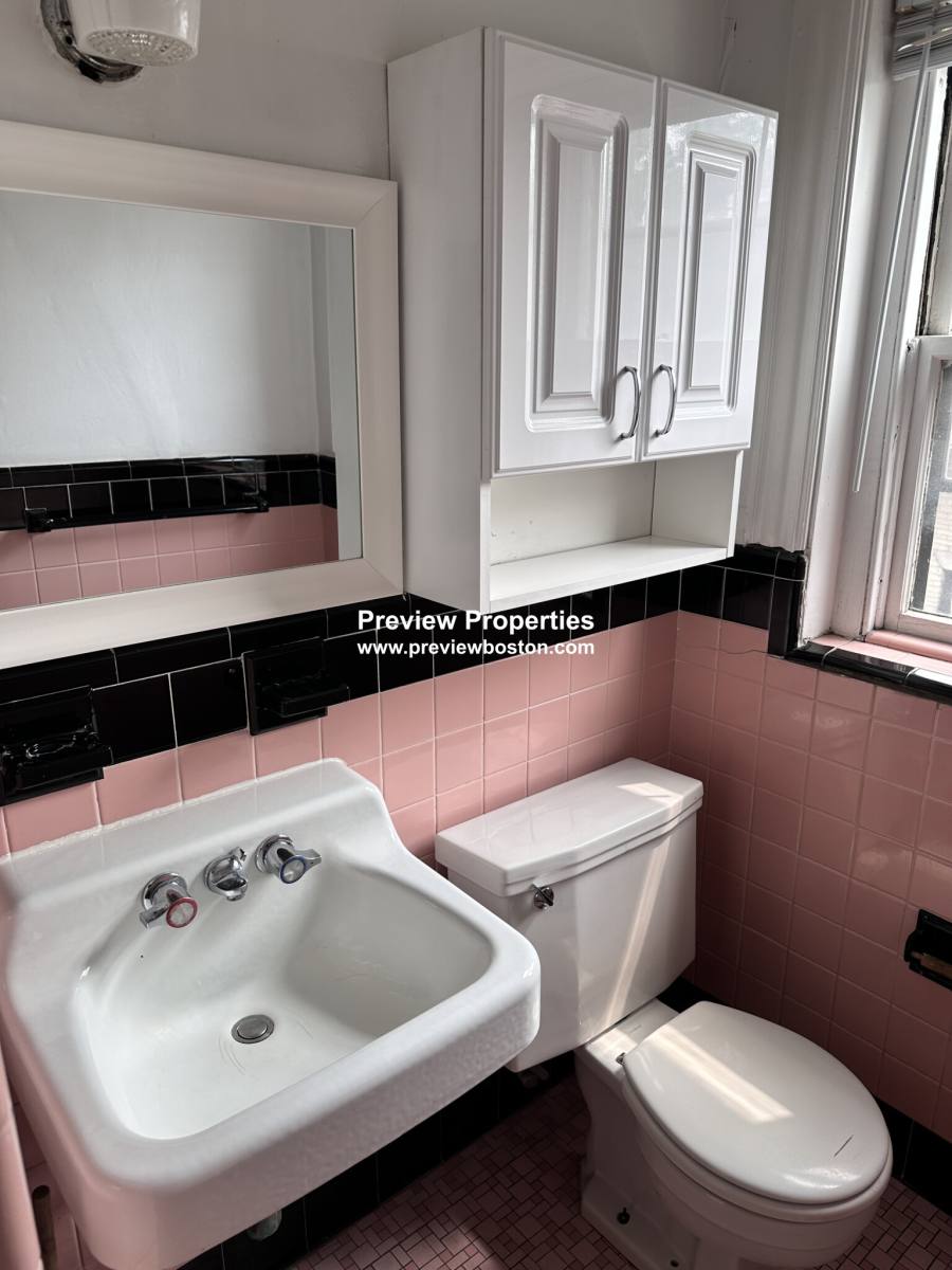 Apartment for rent at 923 Beacon St #3P, Boston, MA 02116
