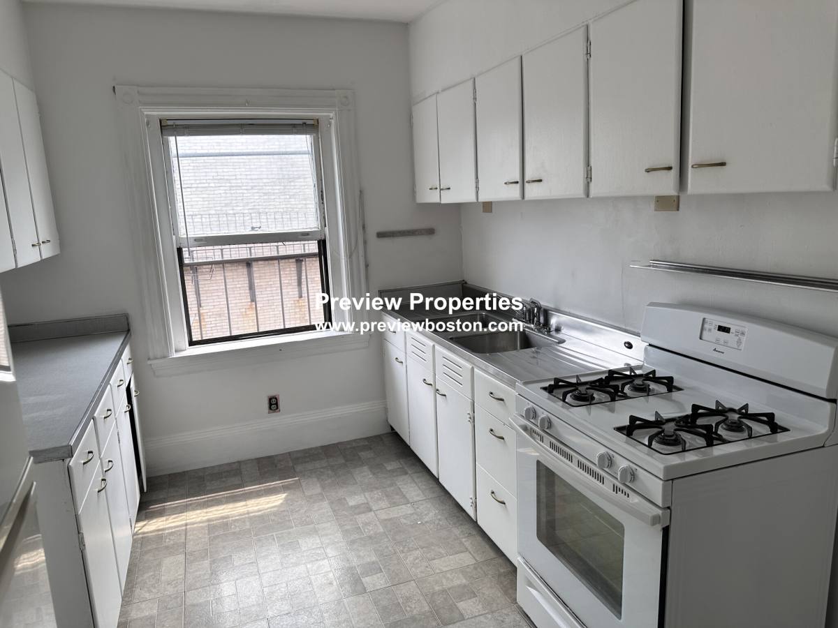 Apartment for rent at 923 Beacon St #3P, Boston, MA 02116