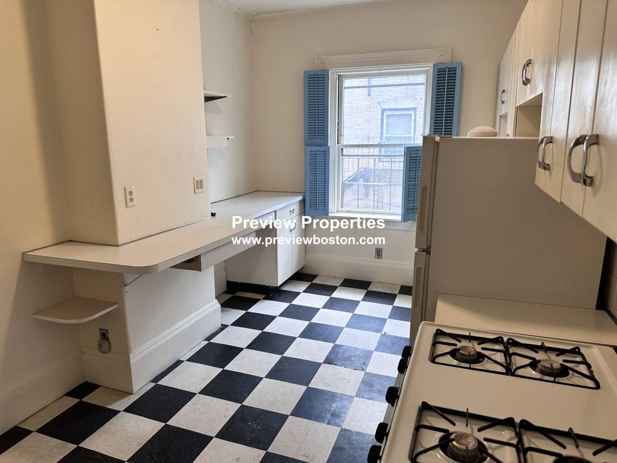 Apartment for rent at 923 Beacon St #2P, Boston, MA 02116