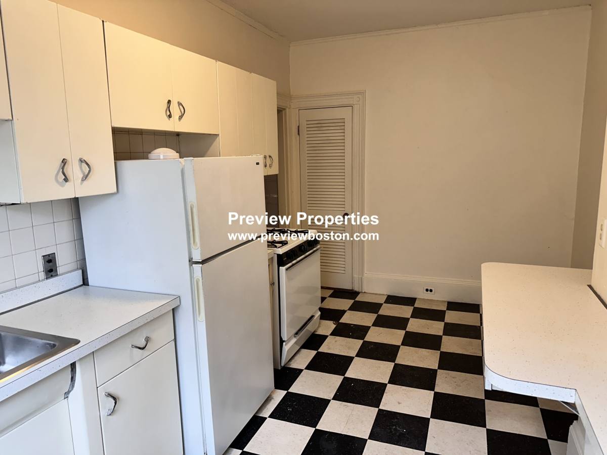 Apartment for rent at 923 Beacon St #2P, Boston, MA 02116