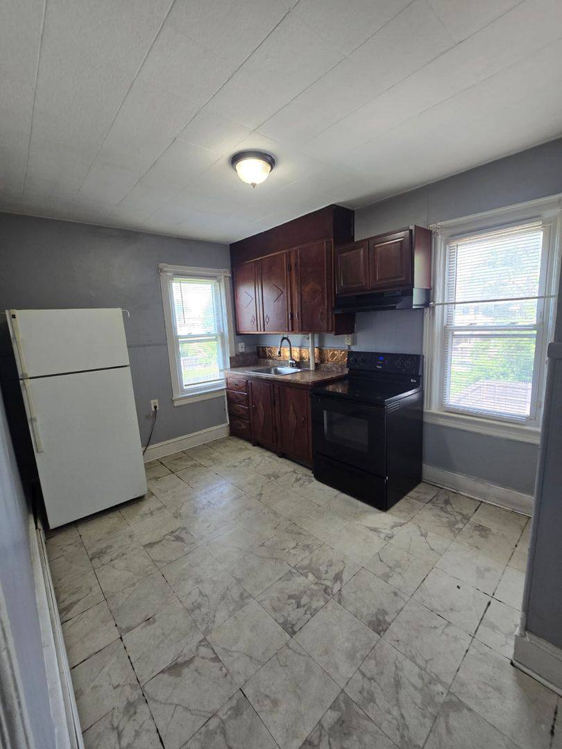 Apartment for rent at 320 Cleveland, Trenton, NJ 08629