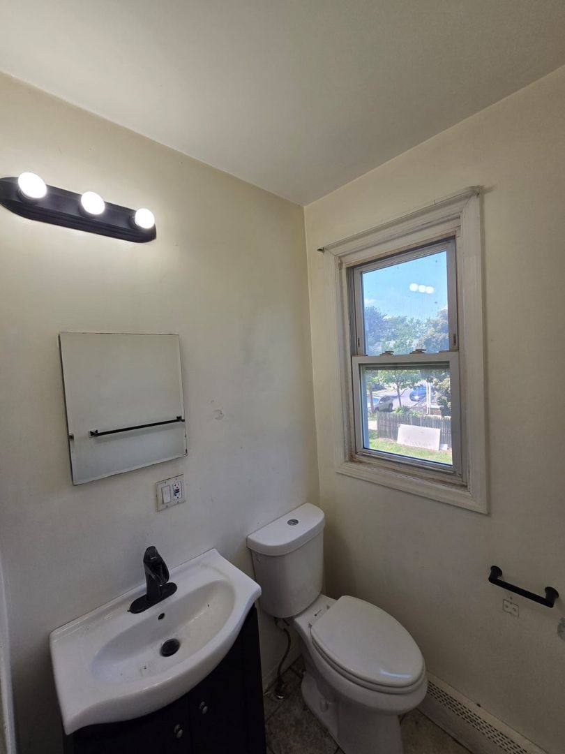 Apartment for rent at 320 Cleveland, Trenton, NJ 08629