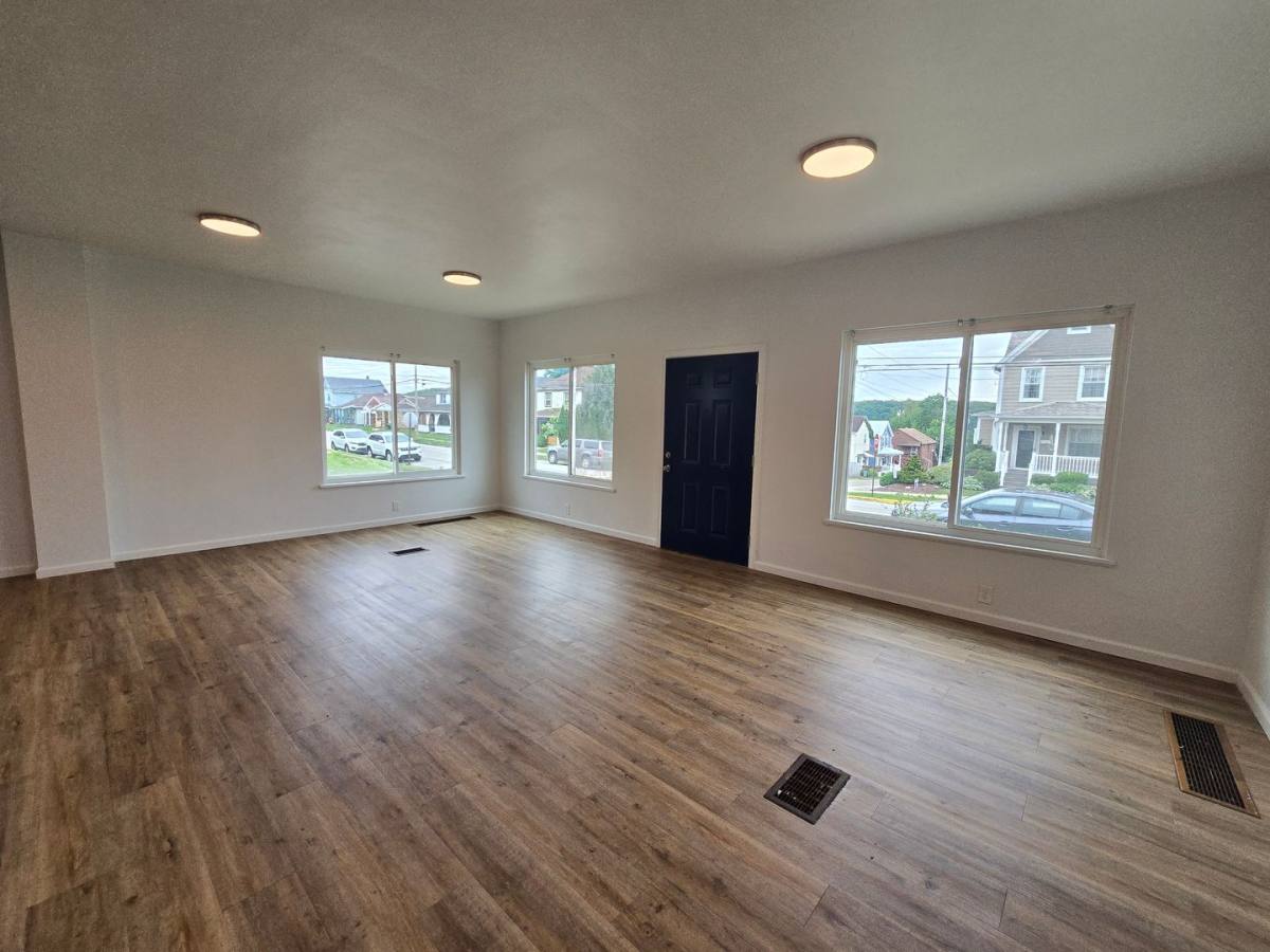 House for rent at 1079 9th Ave, Brackenridge, PA 15014