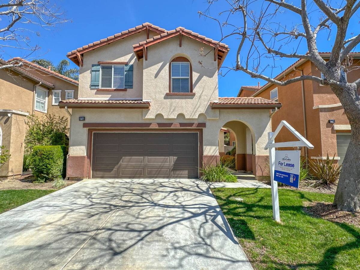 House for rent at 27712 Mahogany Row, Canyon Country, CA 91351