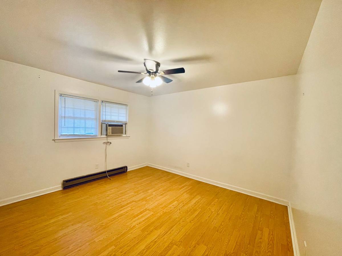 Apartment for rent at 200 W Poplar Ave, Carrboro, NC 27510