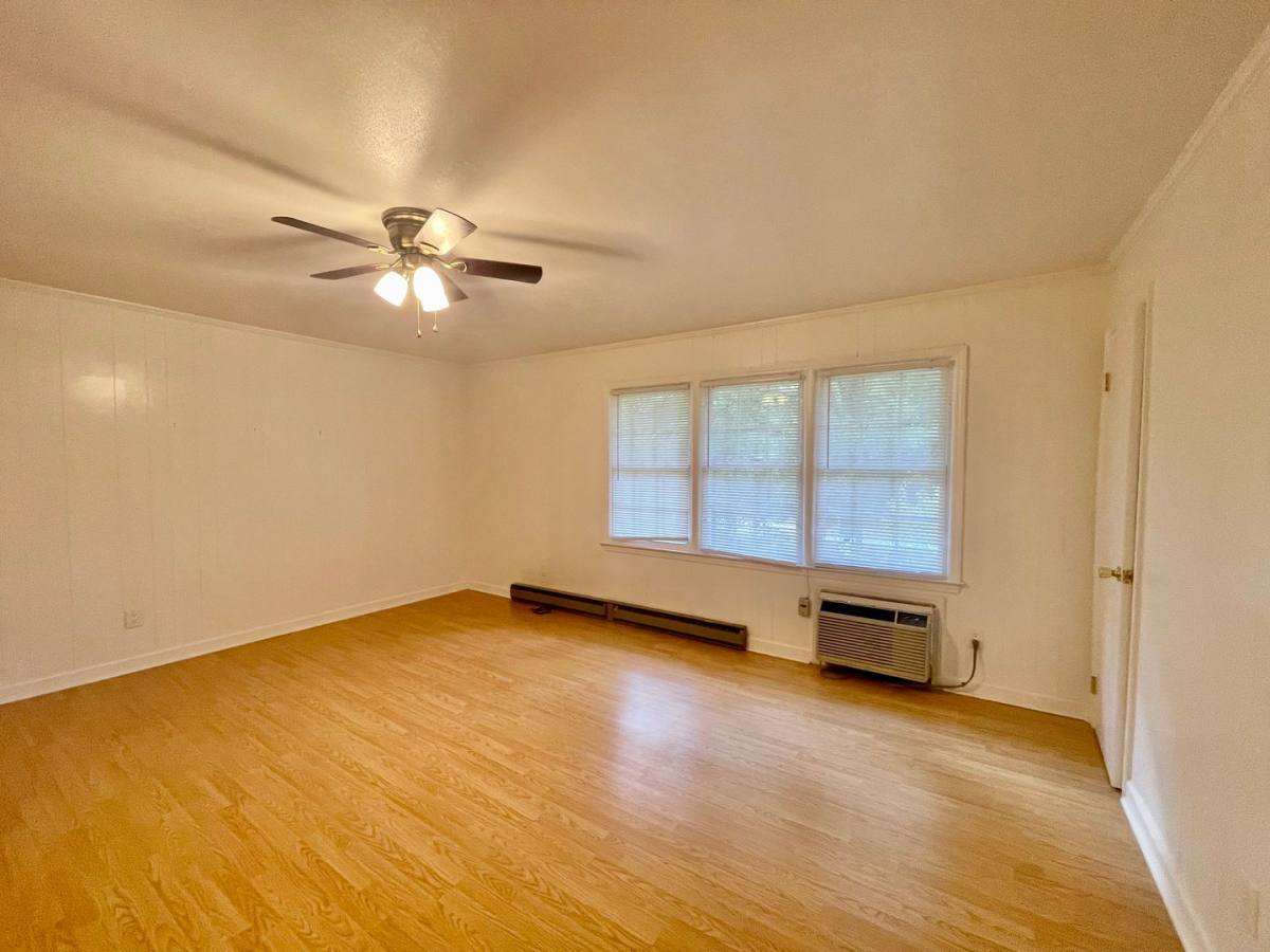 Apartment for rent at 200 W Poplar Ave, Carrboro, NC 27510