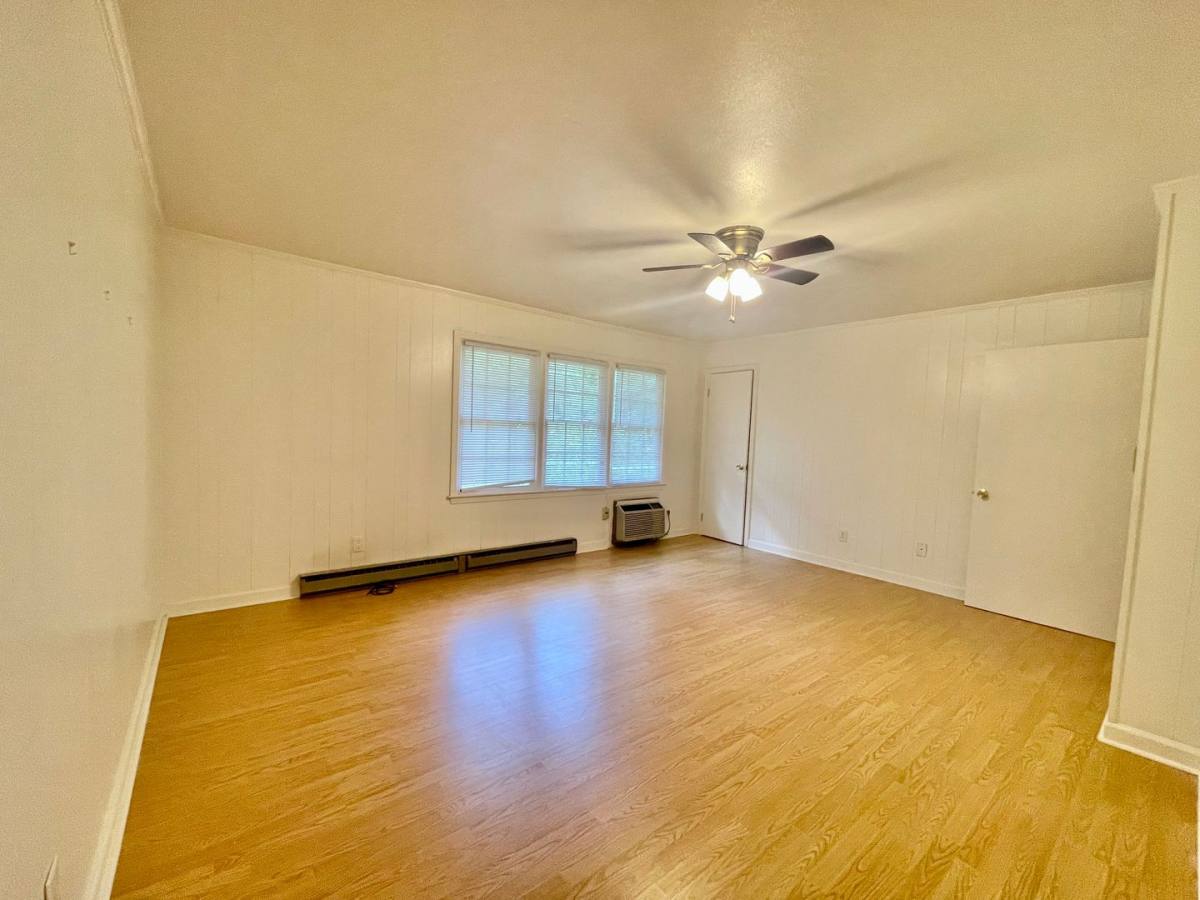 Apartment for rent at 200 W Poplar Ave, Carrboro, NC 27510